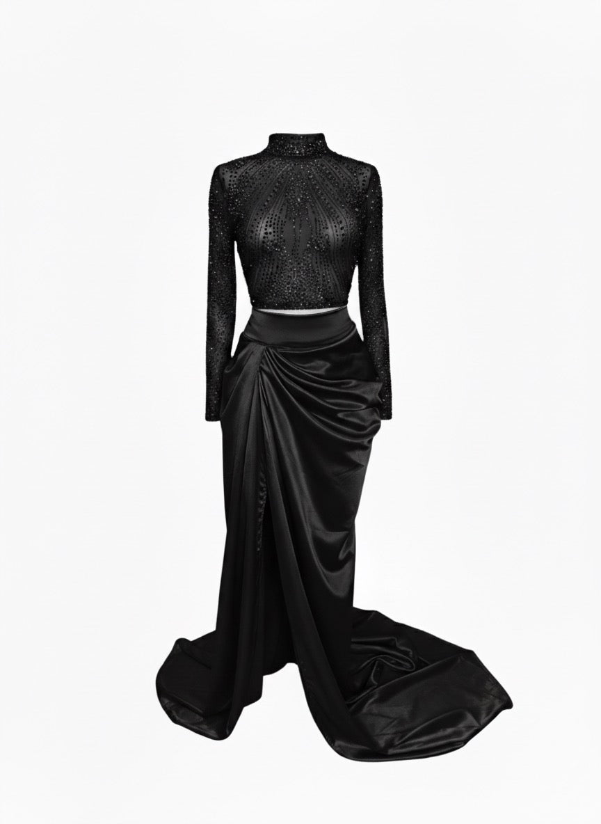 Main character | black two piece set