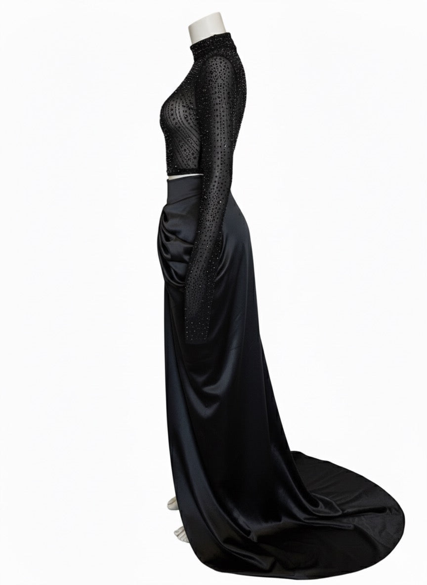 Main character | black two piece set